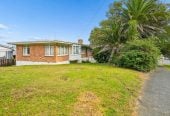 809m2 section, 200m2 Brick and tile 4 beds 1.5 baths house with garage, close to schools, shops, 1 km to Glenavon School, 1.4 km to Avondale College, 210 Blockhouse Bay Road, Avondale, Auckland