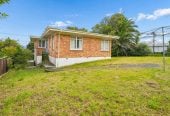 809m2 section, 200m2 Brick and tile 4 beds 1.5 baths house with garage, close to schools, shops, 1 km to Glenavon School, 1.4 km to Avondale College, 210 Blockhouse Bay Road, Avondale, Auckland
