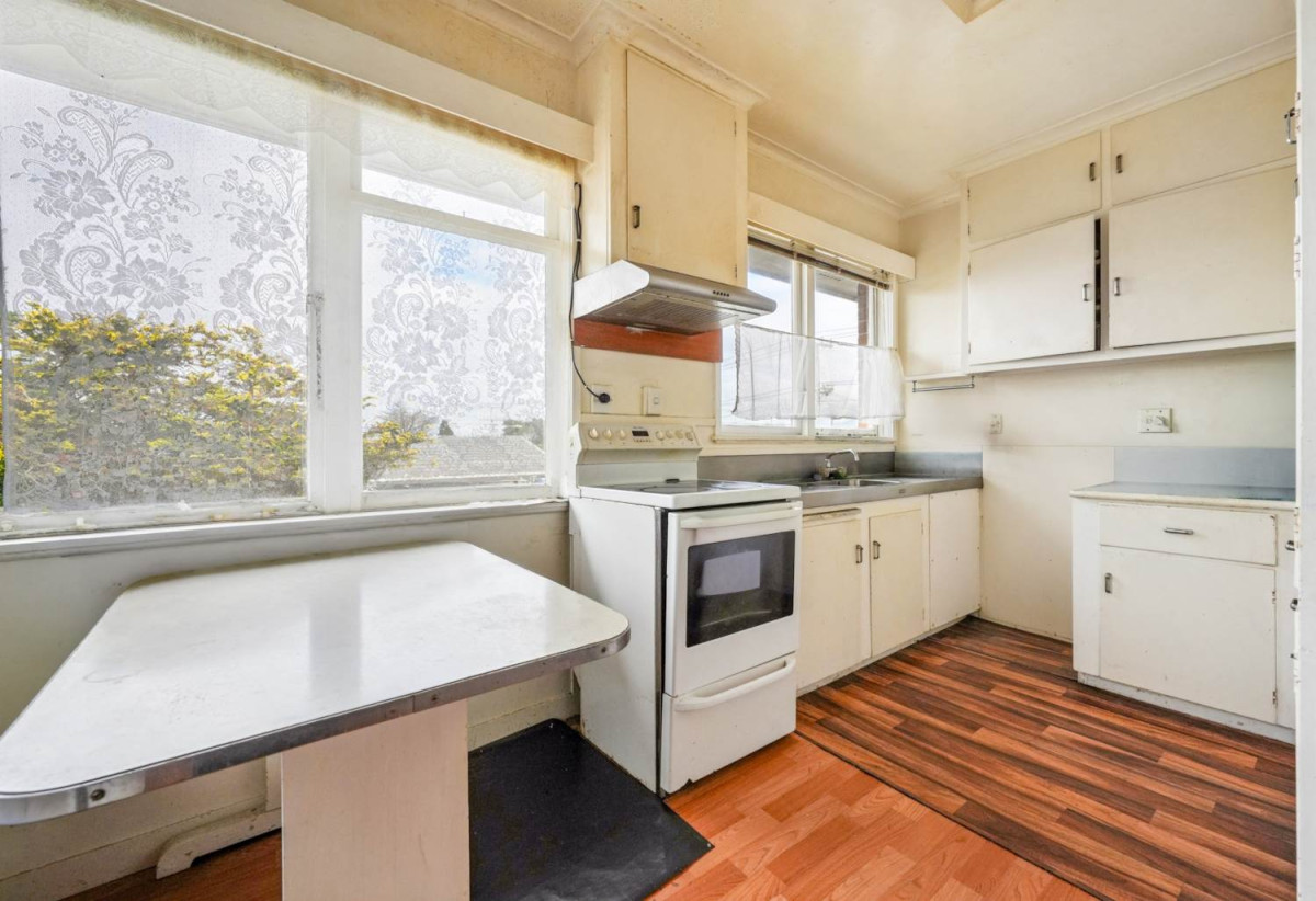 809m2 section, 200m2 Brick and tile 4 beds 1.5 baths house with garage, close to schools, shops, 1 km to Glenavon School, 1.4 km to Avondale College, 210 Blockhouse Bay Road, Avondale, Auckland