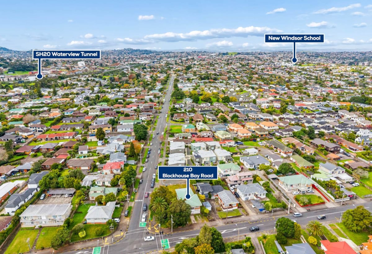 809m2 section, 200m2 Brick and tile 4 beds 1.5 baths house with garage, close to schools, shops, 1 km to Glenavon School, 1.4 km to Avondale College, 210 Blockhouse Bay Road, Avondale, Auckland