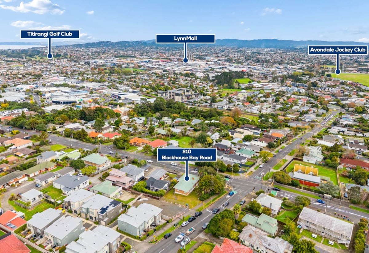 809m2 section, 200m2 Brick and tile 4 beds 1.5 baths house with garage, close to schools, shops, 1 km to Glenavon School, 1.4 km to Avondale College, 210 Blockhouse Bay Road, Avondale, Auckland