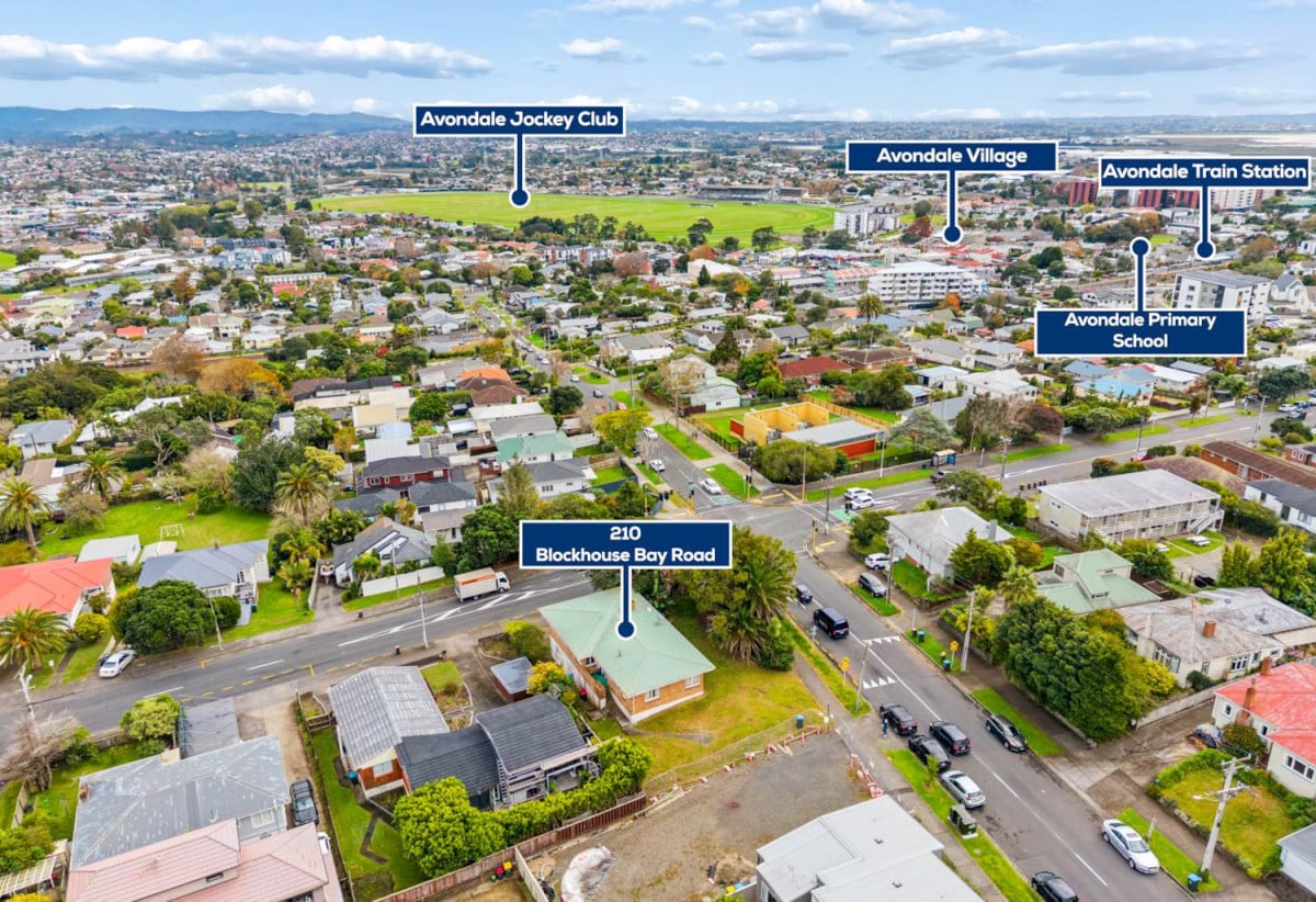 809m2 section, 200m2 Brick and tile 4 beds 1.5 baths house with garage, close to schools, shops, 1 km to Glenavon School, 1.4 km to Avondale College, 210 Blockhouse Bay Road, Avondale, Auckland