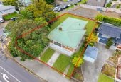 809m2 section, 200m2 Brick and tile 4 beds 1.5 baths house with garage, close to schools, shops, 1 km to Glenavon School, 1.4 km to Avondale College, 210 Blockhouse Bay Road, Avondale, Auckland