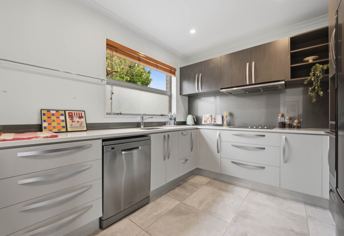 Built by Fletcher Living, Freehold 3 beds 2.5 baths home with garage, close to shops, supermarkets, 0.2 km to Stonefields School, 10 Flax Place, Stonefields, Auckland