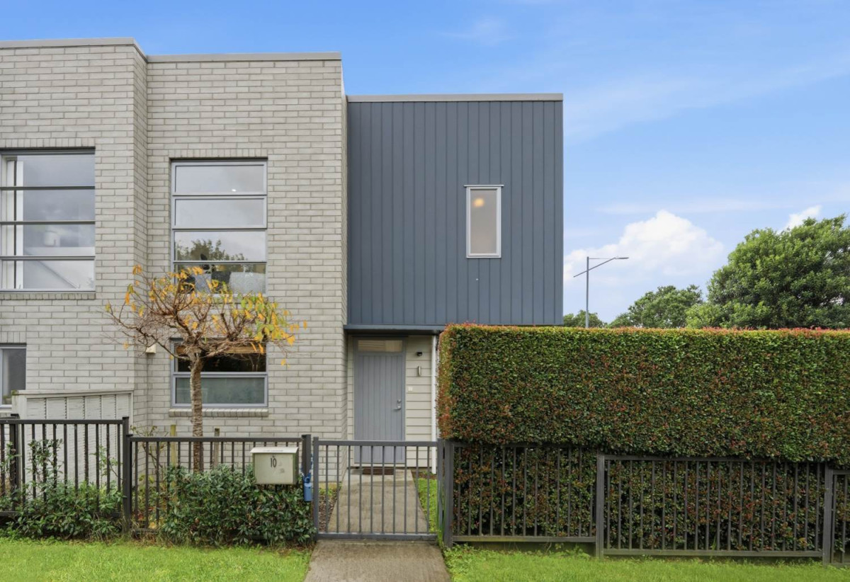 Built by Fletcher Living, Freehold 3 beds 2.5 baths home with garage, close to shops, supermarkets, 0.2 km to Stonefields School, 10 Flax Place, Stonefields, Auckland