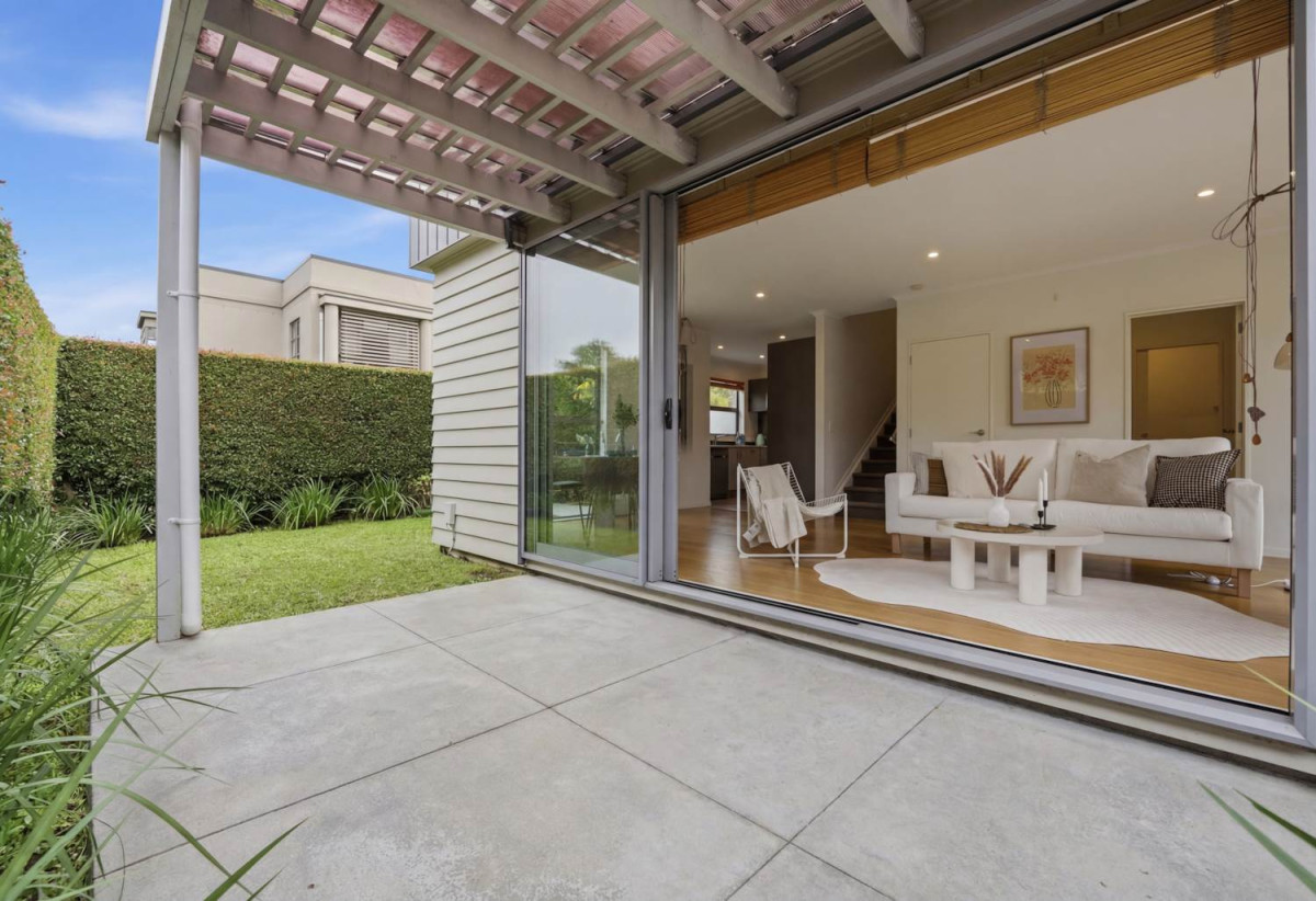 Built by Fletcher Living, Freehold 3 beds 2.5 baths home with garage, close to shops, supermarkets, 0.2 km to Stonefields School, 10 Flax Place, Stonefields, Auckland