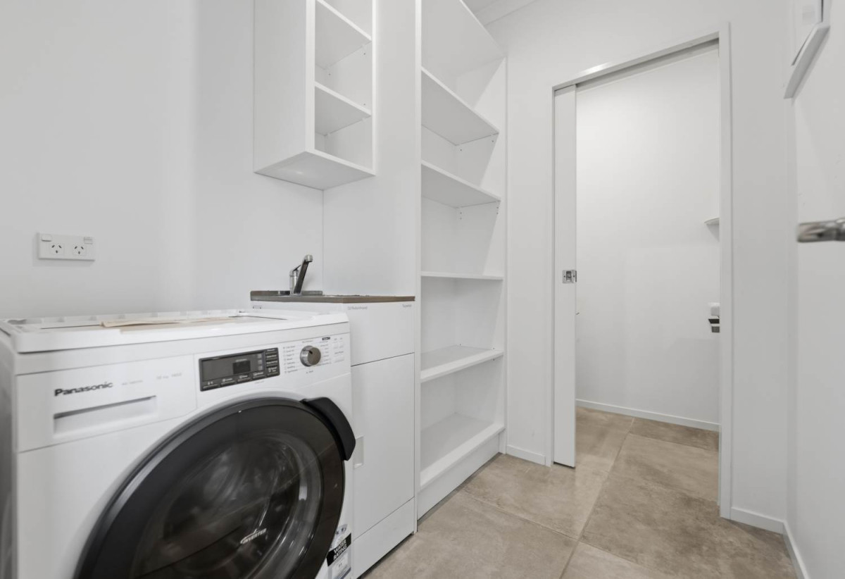 Built by Fletcher Living, Freehold 3 beds 2.5 baths home with garage, close to shops, supermarkets, 0.2 km to Stonefields School, 10 Flax Place, Stonefields, Auckland