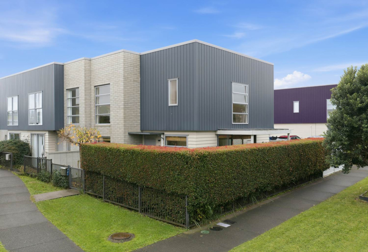 Built by Fletcher Living, Freehold 3 beds 2.5 baths home with garage, close to shops, supermarkets, 0.2 km to Stonefields School, 10 Flax Place, Stonefields, Auckland