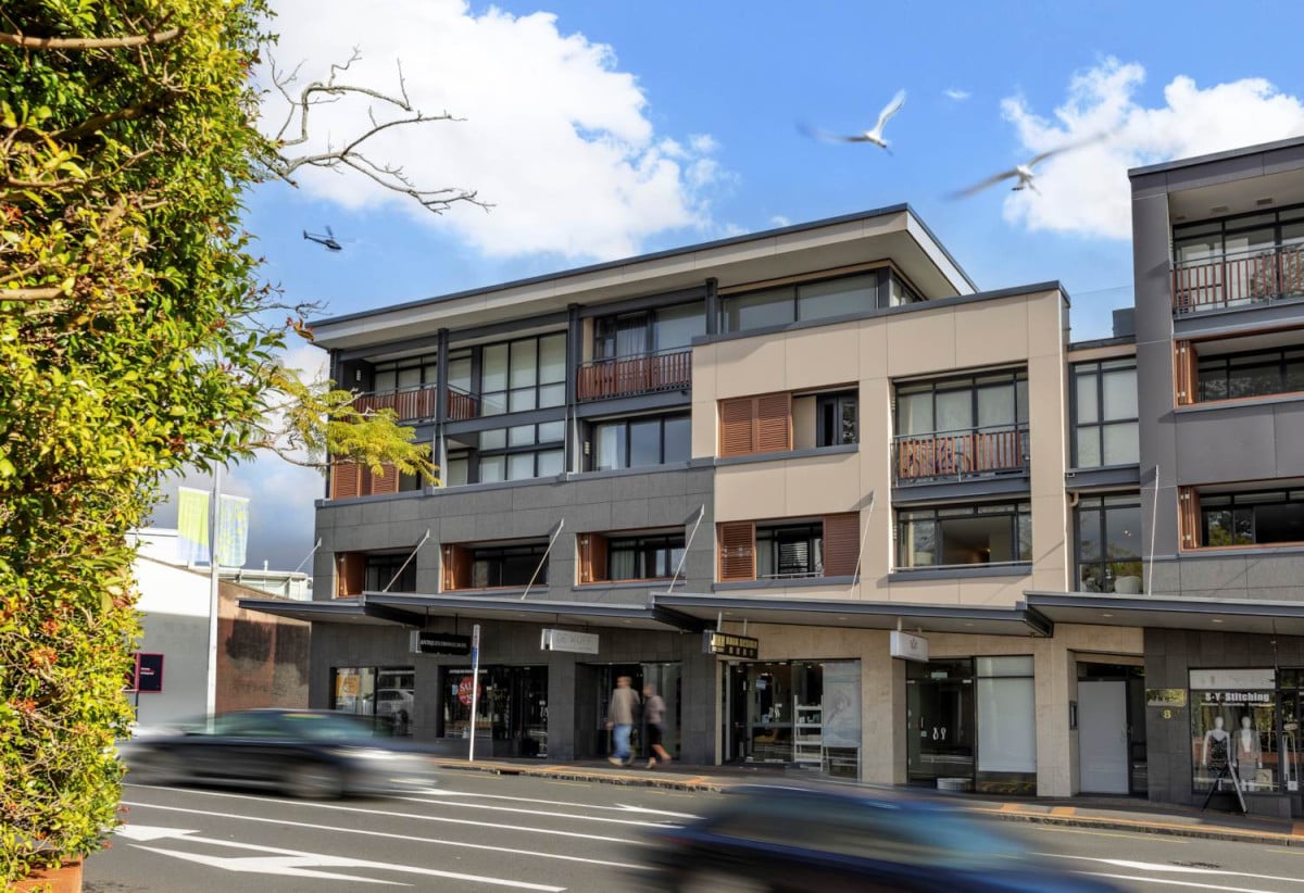 Must sell, Overseas Owner, Double Grammar school zone, 57m2 1 bed 1 bath apartment, A rare highlight is secure tandem parking for two vehicles, plus excellent storage, close to shops, 0.6 km to Parnell School, 1.7 km to Auckland Grammar, 2.1 km to Epsom Girls’ Grammar School, 7/387 Parnell Road, Parnell, Auckland