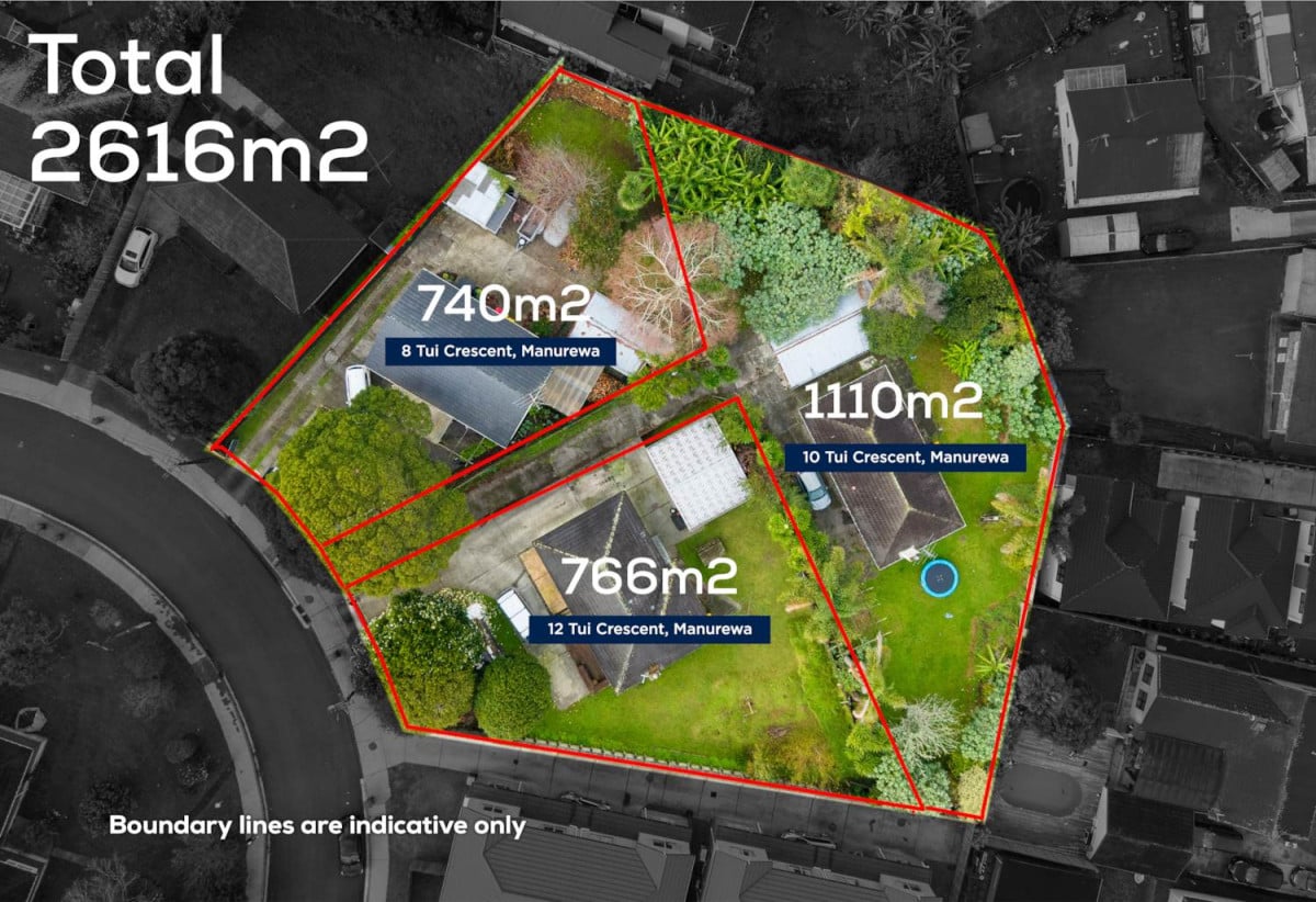 740m² Home or 2,616m² Combined Opportunity, 3 beds 1 bath house with garage, (0 & 12 Tui Crescent, Manurewa are now on the market for sale), Zoned Mixed Housing Urban, close to schools, town centre, 0.5 km to Manurewa South School, 8 Tui Crescent, Manurewa, Auckland
