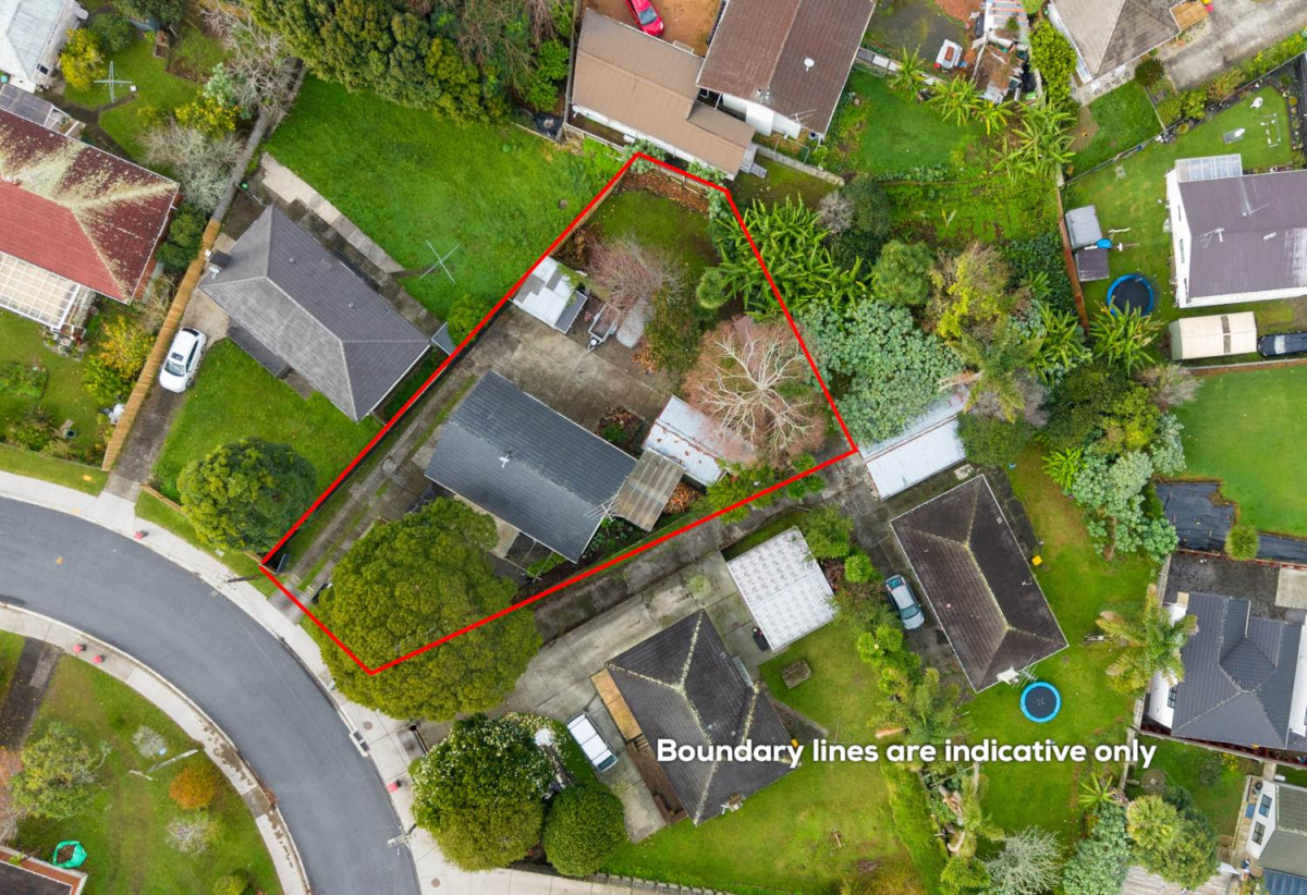 740m² Home or 2,616m² Combined Opportunity, 3 beds 1 bath house with garage, (0 & 12 Tui Crescent, Manurewa are now on the market for sale), Zoned Mixed Housing Urban, close to schools, town centre, 0.5 km to Manurewa South School, 8 Tui Crescent, Manurewa, Auckland