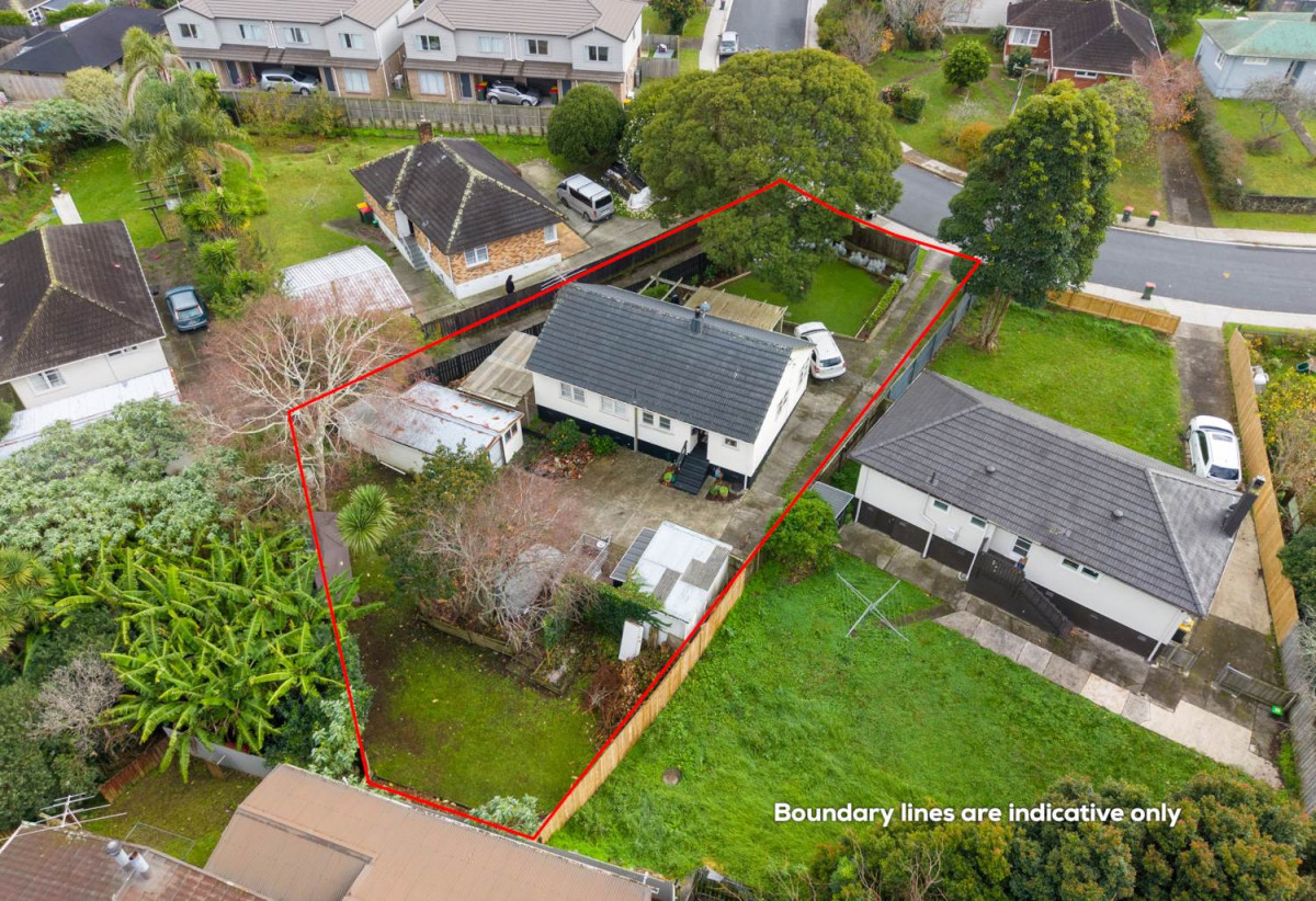 740m² Home or 2,616m² Combined Opportunity, 3 beds 1 bath house with garage, (0 & 12 Tui Crescent, Manurewa are now on the market for sale), Zoned Mixed Housing Urban, close to schools, town centre, 0.5 km to Manurewa South School, 8 Tui Crescent, Manurewa, Auckland