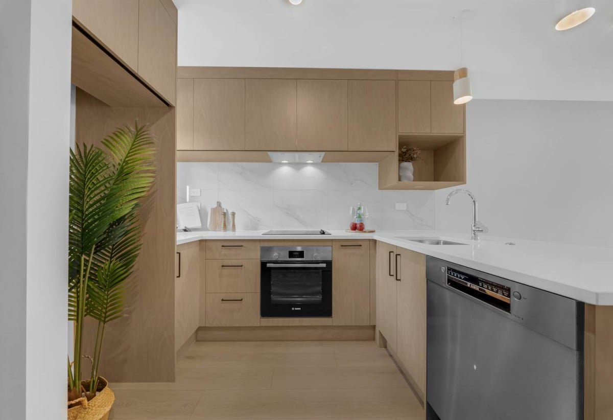 Master Build Guarantee, Brandnew 3 beds 1.5 baths home with car park, close to schools, shops, easy motorway access, 0.4 km to Lincoln Heights School, 27 Awhi Lane, Massey, Auckland