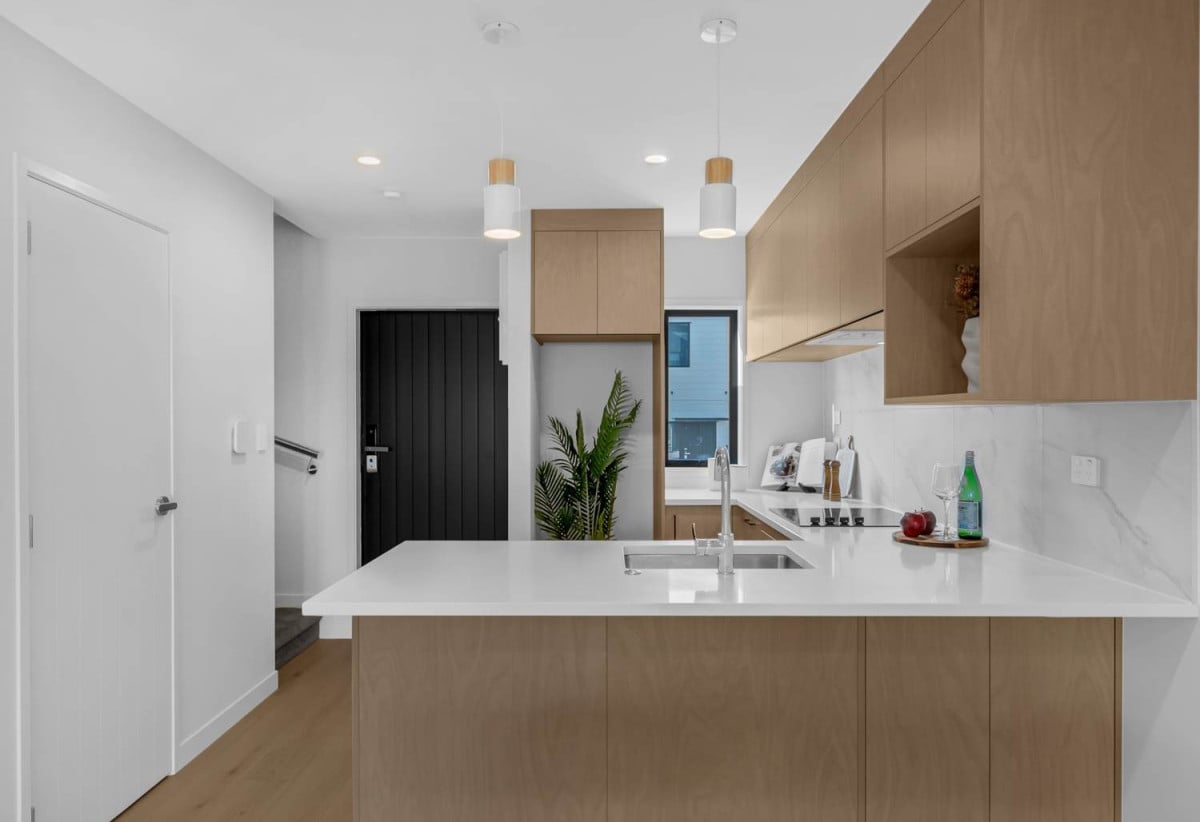 Master Build Guarantee, Brandnew 3 beds 1.5 baths home with car park, close to schools, shops, easy motorway access, 0.4 km to Lincoln Heights School, 27 Awhi Lane, Massey, Auckland