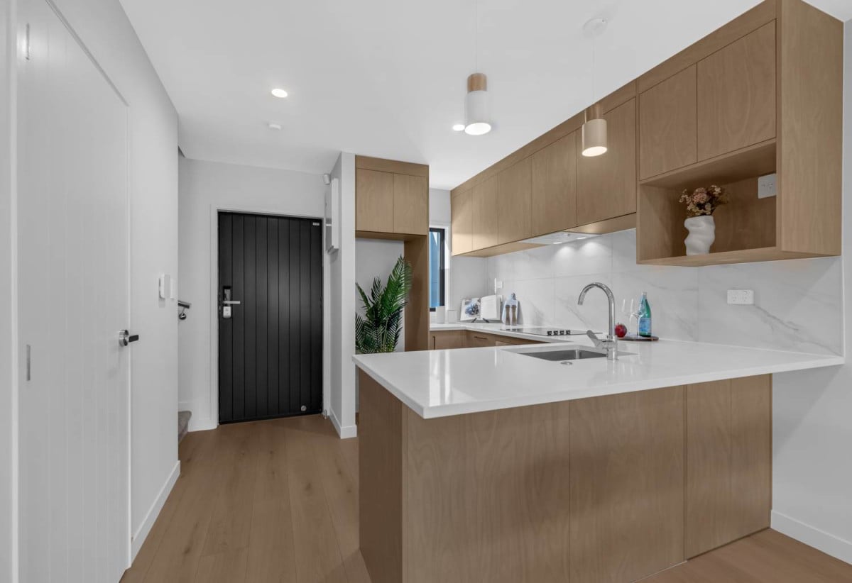 Master Build Guarantee, Brandnew 3 beds 1.5 baths home with car park, close to schools, shops, easy motorway access, 0.4 km to Lincoln Heights School, 27 Awhi Lane, Massey, Auckland