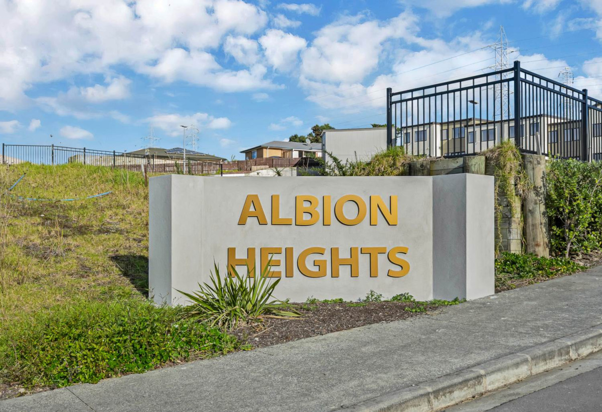 Master Build Guarantee, Brandnew 3 beds 1.5 baths home with car park, close to schools, shops, easy motorway access, 0.4 km to Lincoln Heights School, 27 Awhi Lane, Massey, Auckland