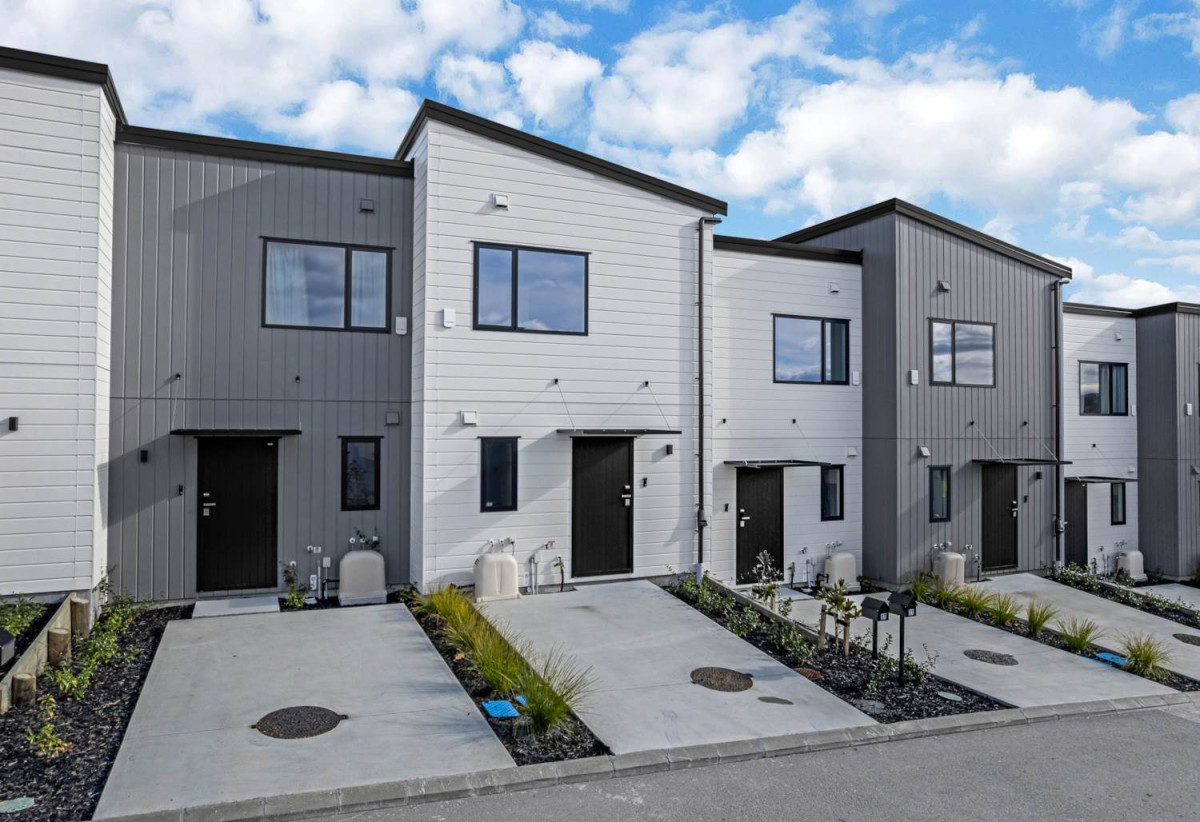 Master Build Guarantee, Brandnew 3 beds 1.5 baths home with car park, close to schools, shops, easy motorway access, 0.4 km to Lincoln Heights School, 27 Awhi Lane, Massey, Auckland