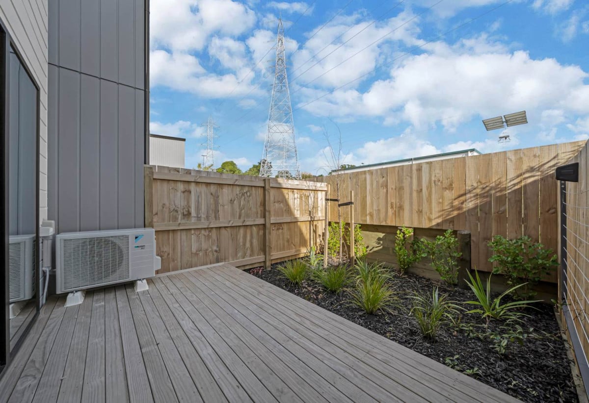 Master Build Guarantee, Brandnew 3 beds 1.5 baths home with car park, close to schools, shops, easy motorway access, 0.4 km to Lincoln Heights School, 27 Awhi Lane, Massey, Auckland
