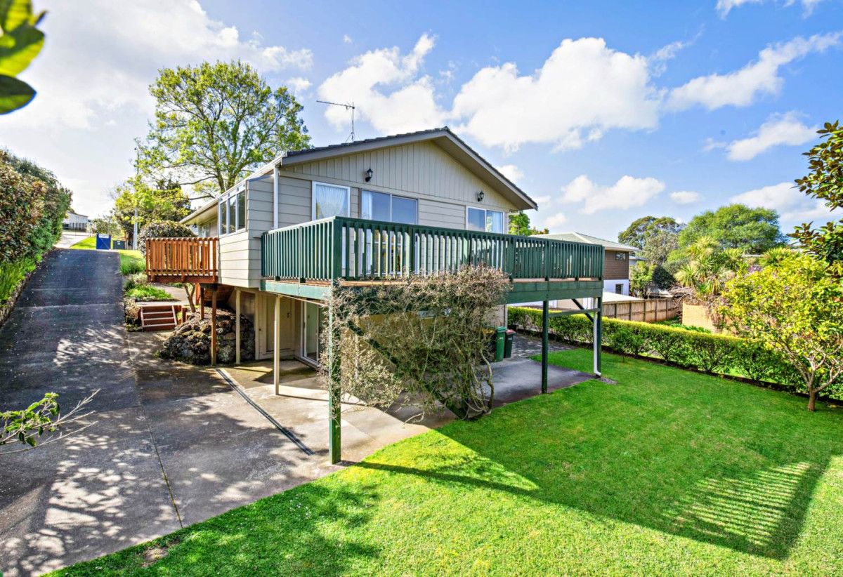 685m2 section, Nearby Botany Downs School, 3 beds + study room 1 bath house with carport and downstairs Renovated rumpus room, Walking distance to the Cascade Walkway,, close to schools, shopping centres, 56 Mirrabooka Avenue, Botany Downs, Auckland