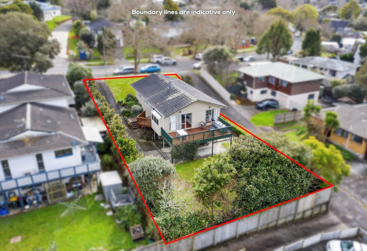 685m2 section, Nearby Botany Downs School, 3 beds + study room 1 bath house with carport and downstairs Renovated rumpus room, Walking distance to the Cascade Walkway,, close to schools, shopping centres, 56 Mirrabooka Avenue, Botany Downs, Auckland