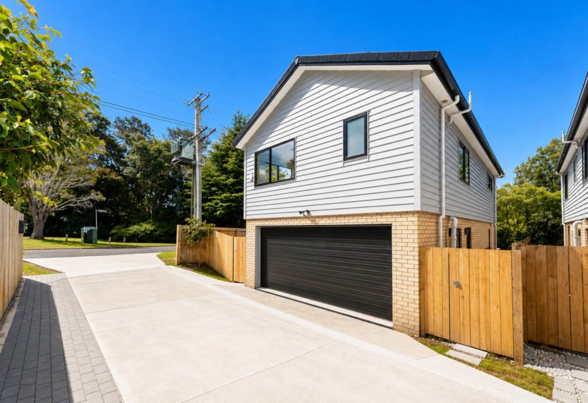 Beside the Reserve, Brandnew standalone 4 beds 2.5 baths home with double garage, close to schools, town centre, motorway access, 0.3 km to Otahuhu Intermediate, 0.8 km to Otahuhu School, 2A Church Street, Otahuhu, Auckland
