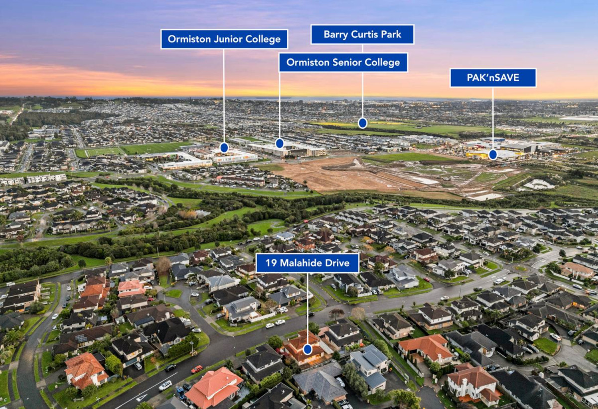 Must sell, Vendor Going Overseas, 4 beds + study area 3 baths house with double garage, close to schools, shopping centres, parks, 0.7 km to Ormiston Senior College and Mission Heights Junior College, 19 Malahide Drive, Flat Bush, Auckland
