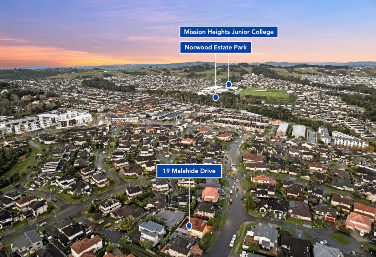 Must sell, Vendor Going Overseas, 4 beds + study area 3 baths house with double garage, close to schools, shopping centres, parks, 0.7 km to Ormiston Senior College and Mission Heights Junior College, 19 Malahide Drive, Flat Bush, Auckland