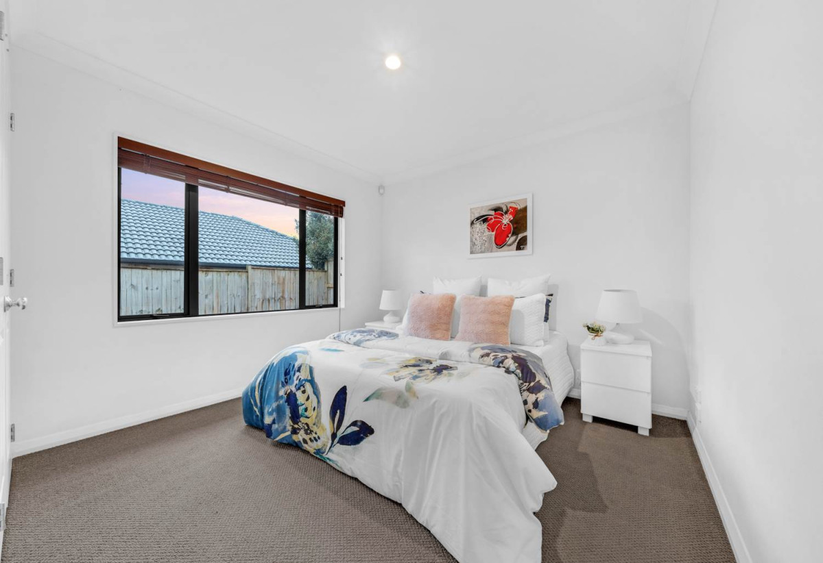Must sell, Vendor Going Overseas, 4 beds + study area 3 baths house with double garage, close to schools, shopping centres, parks, 0.7 km to Ormiston Senior College and Mission Heights Junior College, 19 Malahide Drive, Flat Bush, Auckland