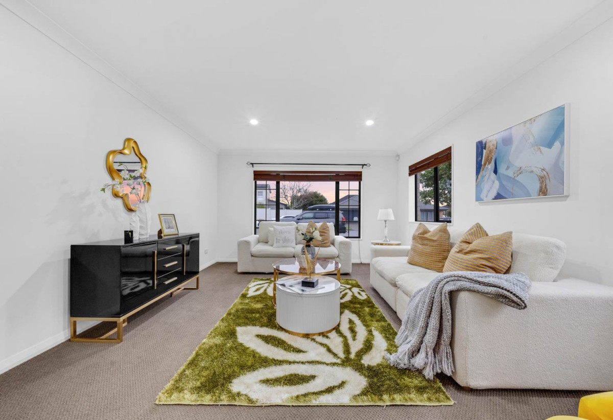 Must sell, Vendor Going Overseas, 4 beds + study area 3 baths house with double garage, close to schools, shopping centres, parks, 0.7 km to Ormiston Senior College and Mission Heights Junior College, 19 Malahide Drive, Flat Bush, Auckland