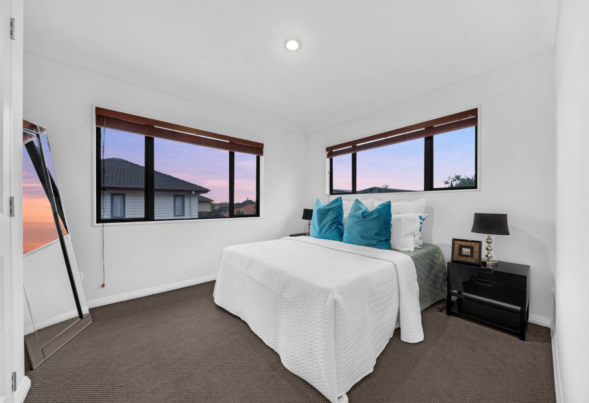 Must sell, Vendor Going Overseas, 4 beds + study area 3 baths house with double garage, close to schools, shopping centres, parks, 0.7 km to Ormiston Senior College and Mission Heights Junior College, 19 Malahide Drive, Flat Bush, Auckland