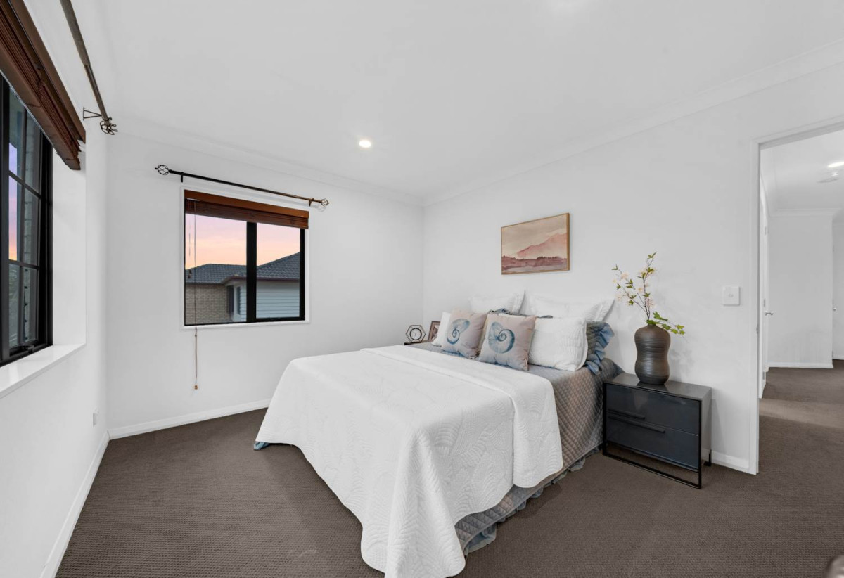 Must sell, Vendor Going Overseas, 4 beds + study area 3 baths house with double garage, close to schools, shopping centres, parks, 0.7 km to Ormiston Senior College and Mission Heights Junior College, 19 Malahide Drive, Flat Bush, Auckland