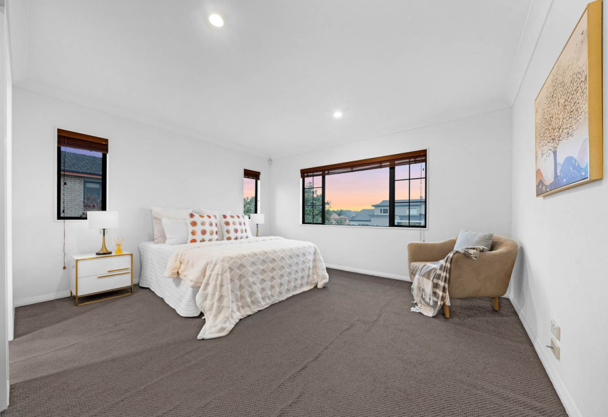 Must sell, Vendor Going Overseas, 4 beds + study area 3 baths house with double garage, close to schools, shopping centres, parks, 0.7 km to Ormiston Senior College and Mission Heights Junior College, 19 Malahide Drive, Flat Bush, Auckland