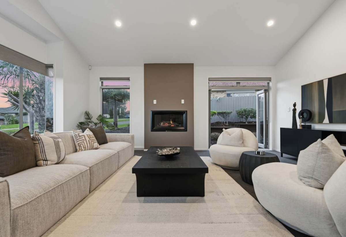 782m2 section, Botany Downs Secondary College zone, Renovated 4 beds 2 baths house with double garage, within easy walking distance to Botany Town Centre, 0.6 km to Point View School, 0.8 km to Botany Downs Secondary College, 3 Balbriggan Rise, Dannemora, Auckland