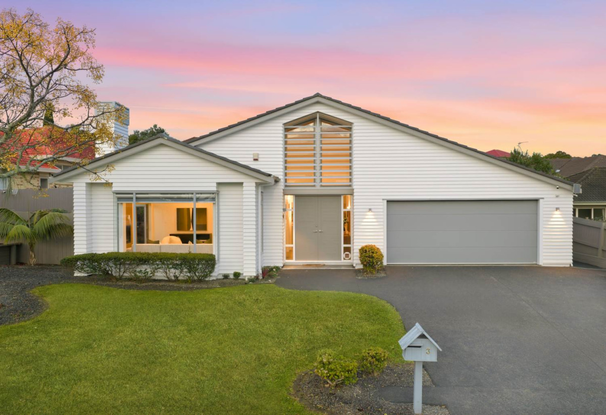 782m2 section, Botany Downs Secondary College zone, Renovated 4 beds 2 baths house with double garage, within easy walking distance to Botany Town Centre, 0.6 km to Point View School, 0.8 km to Botany Downs Secondary College, 3 Balbriggan Rise, Dannemora, Auckland