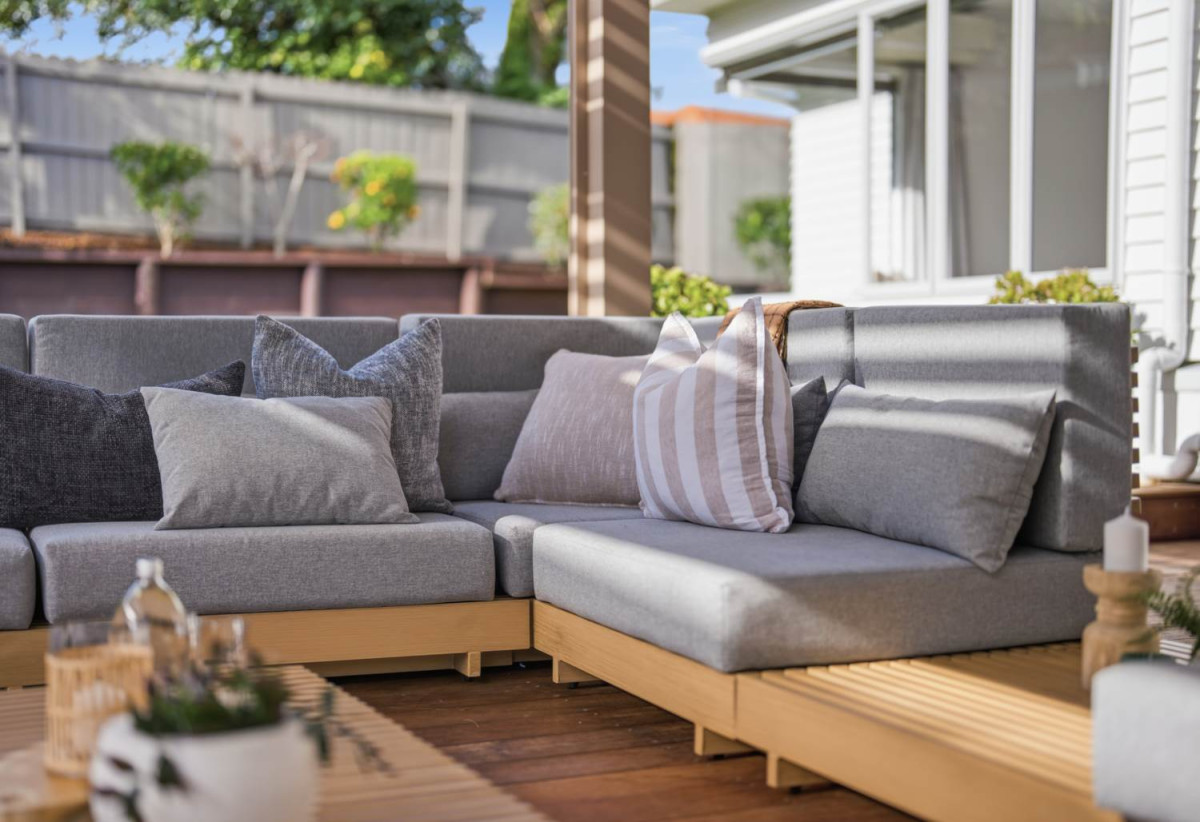 782m2 section, Botany Downs Secondary College zone, Renovated 4 beds 2 baths house with double garage, within easy walking distance to Botany Town Centre, 0.6 km to Point View School, 0.8 km to Botany Downs Secondary College, 3 Balbriggan Rise, Dannemora, Auckland