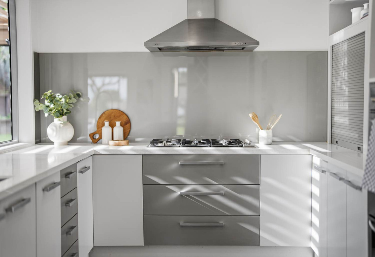 782m2 section, Botany Downs Secondary College zone, Renovated 4 beds 2 baths house with double garage, within easy walking distance to Botany Town Centre, 0.6 km to Point View School, 0.8 km to Botany Downs Secondary College, 3 Balbriggan Rise, Dannemora, Auckland
