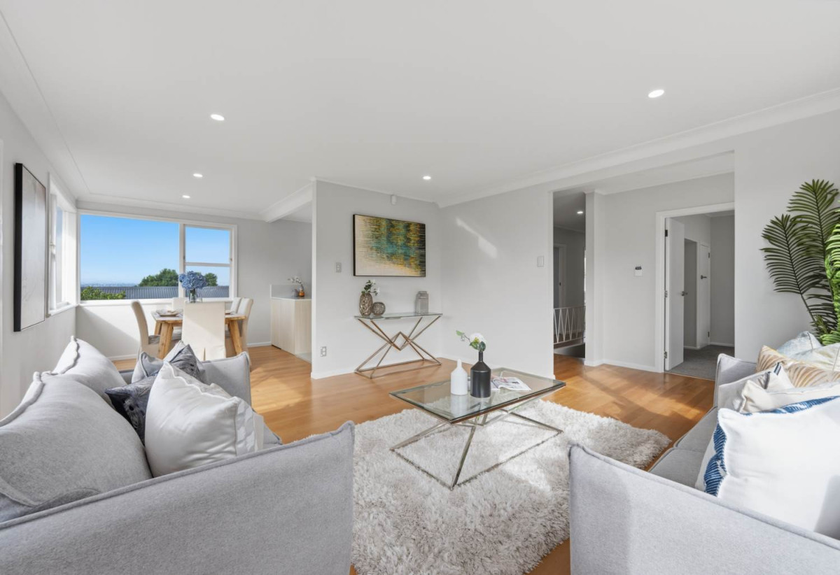 607m2 section, Renovated 4 beds + study room and a Flexi room 2 baths house with garage, 1 bed + Flexi room 1 bath downstairs, close to Glen Innes Train Station, Pak’nSave, town centre, 1.2 km to Selwyn College, 1.9 km to Stonefields School, 14 Felton Mathew Avenue, St Johns, Auckland