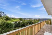 607m2 section, Renovated 4 beds + study room and a Flexi room 2 baths house with garage, 1 bed + Flexi room 1 bath downstairs, close to Glen Innes Train Station, Pak’nSave, town centre, 1.2 km to Selwyn College, 1.9 km to Stonefields School, 14 Felton Mathew Avenue, St Johns, Auckland