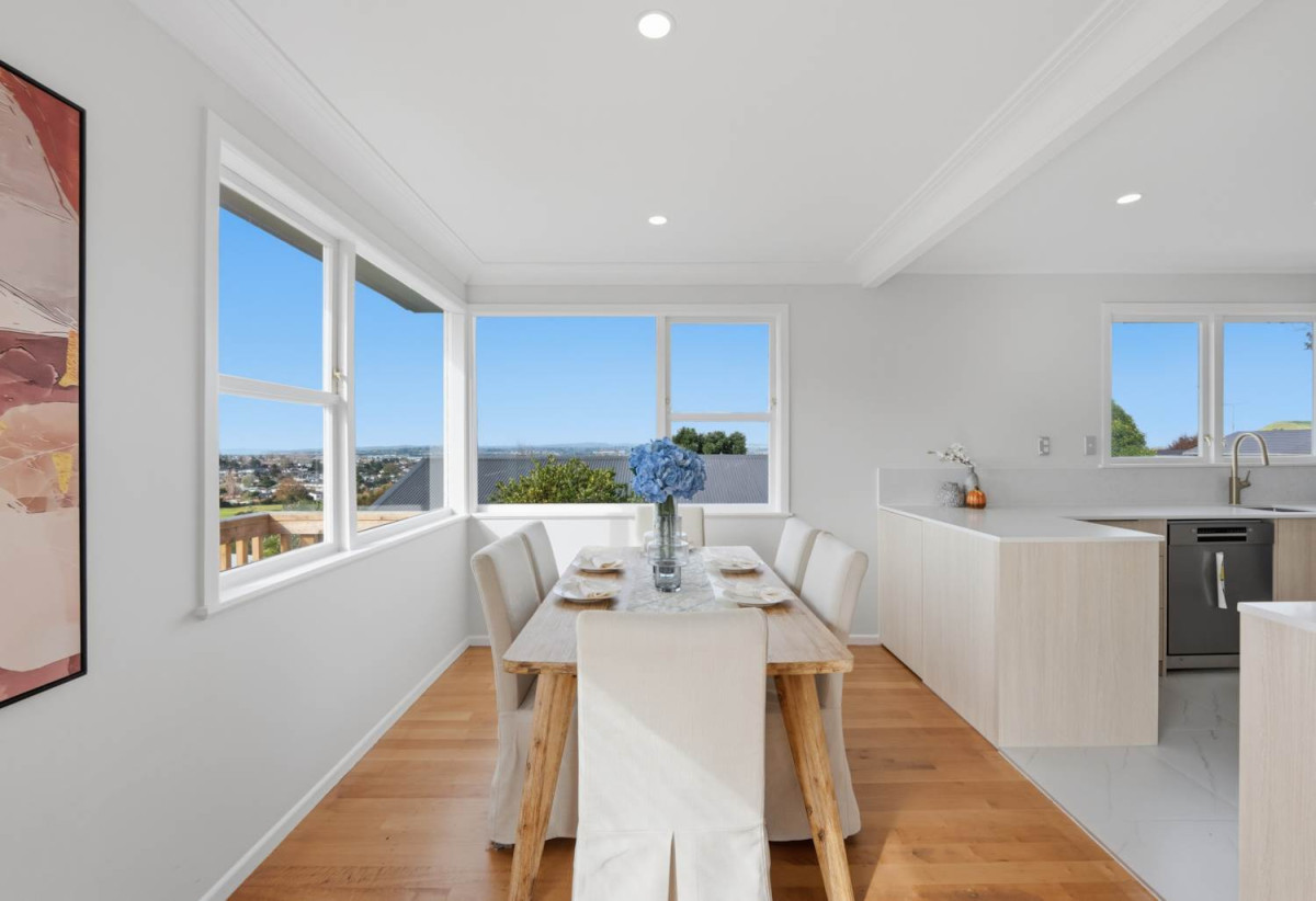 607m2 section, Renovated 4 beds + study room and a Flexi room 2 baths house with garage, 1 bed + Flexi room 1 bath downstairs, close to Glen Innes Train Station, Pak’nSave, town centre, 1.2 km to Selwyn College, 1.9 km to Stonefields School, 14 Felton Mathew Avenue, St Johns, Auckland