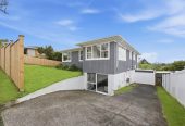 607m2 section, Renovated 4 beds + study room and a Flexi room 2 baths house with garage, 1 bed + Flexi room 1 bath downstairs, close to Glen Innes Train Station, Pak’nSave, town centre, 1.2 km to Selwyn College, 1.9 km to Stonefields School, 14 Felton Mathew Avenue, St Johns, Auckland