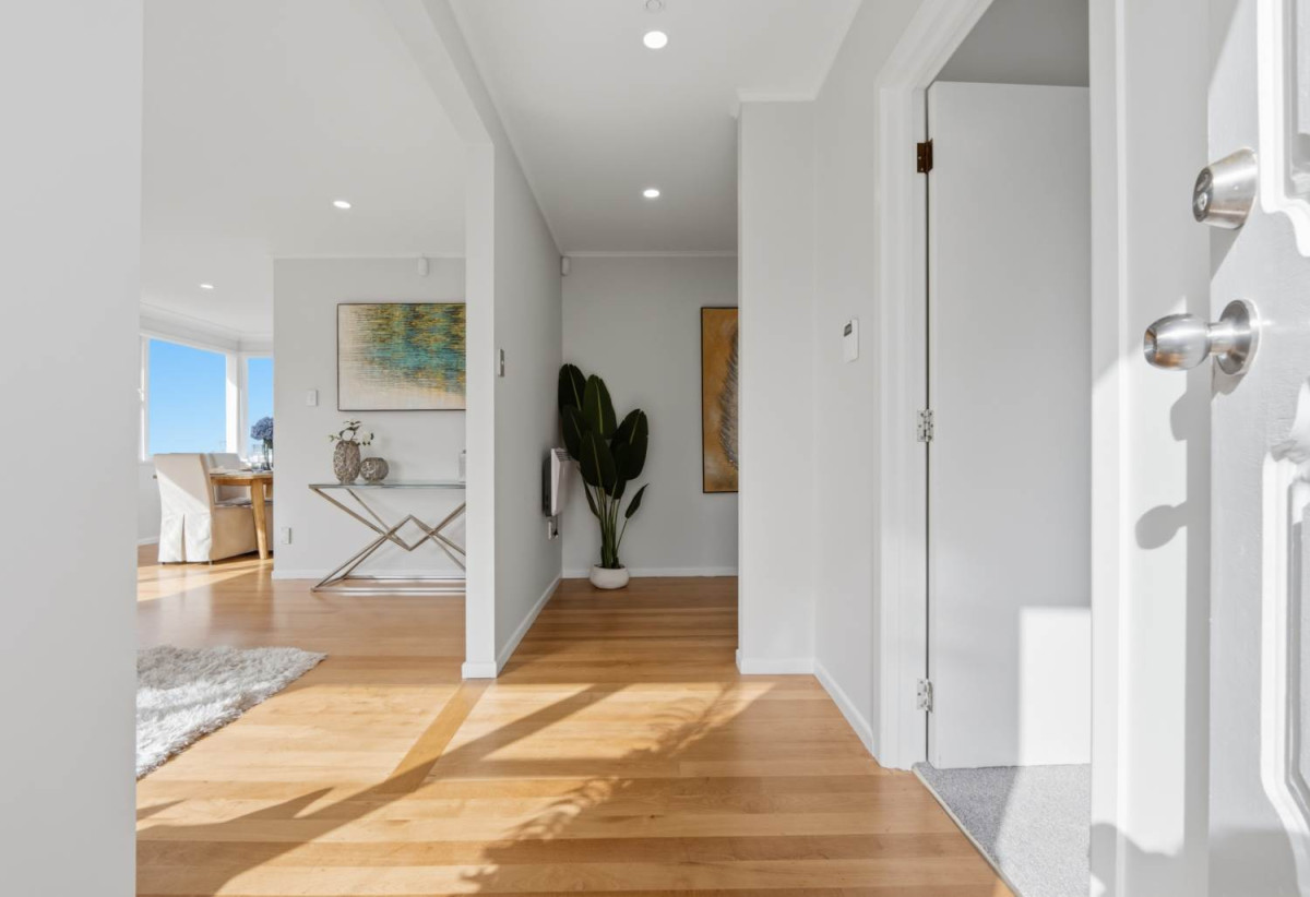 607m2 section, Renovated 4 beds + study room and a Flexi room 2 baths house with garage, 1 bed + Flexi room 1 bath downstairs, close to Glen Innes Train Station, Pak’nSave, town centre, 1.2 km to Selwyn College, 1.9 km to Stonefields School, 14 Felton Mathew Avenue, St Johns, Auckland