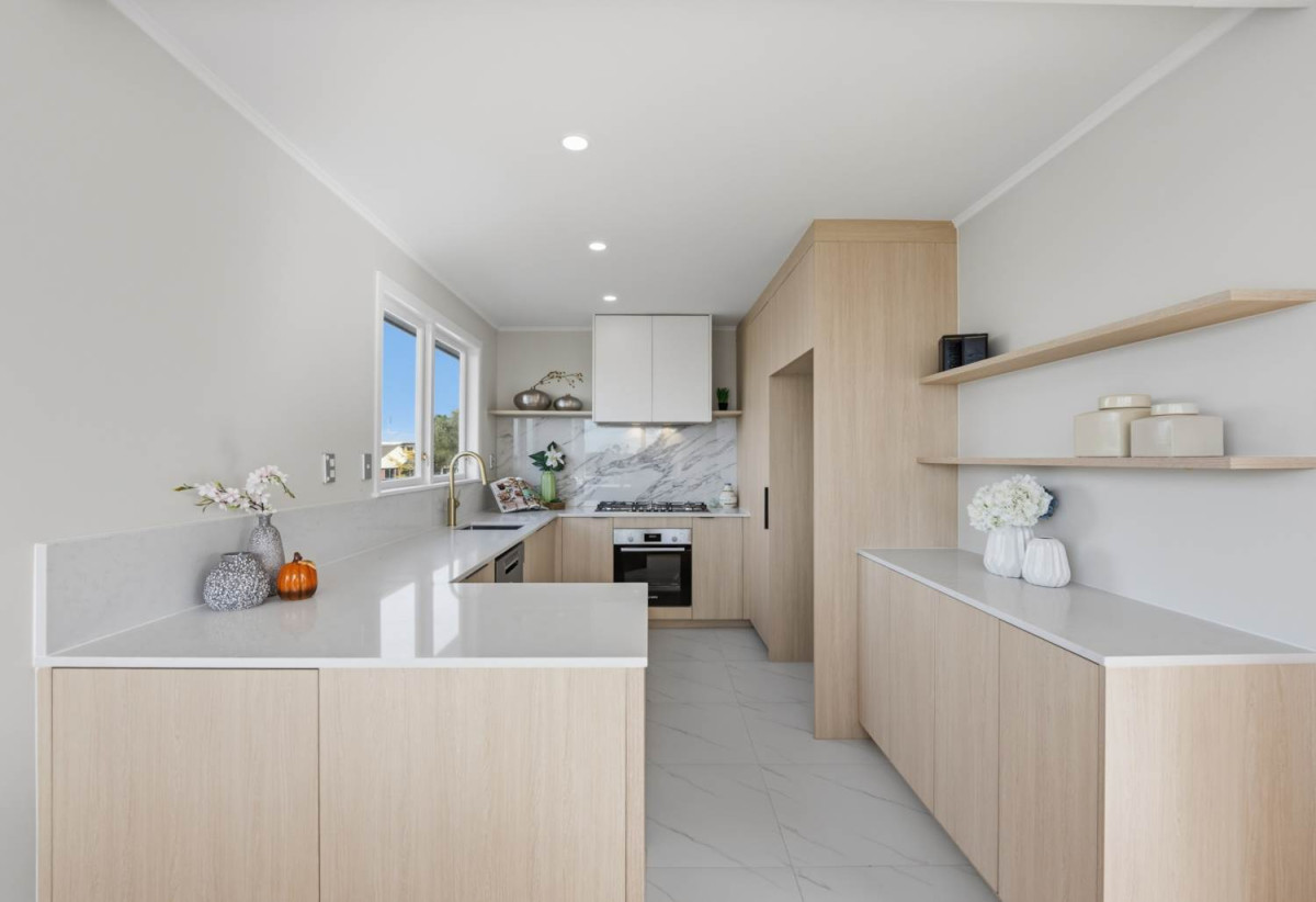 607m2 section, Renovated 4 beds + study room and a Flexi room 2 baths house with garage, 1 bed + Flexi room 1 bath downstairs, close to Glen Innes Train Station, Pak’nSave, town centre, 1.2 km to Selwyn College, 1.9 km to Stonefields School, 14 Felton Mathew Avenue, St Johns, Auckland