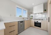 607m2 section, Renovated 4 beds + study room and a Flexi room 2 baths house with garage, 1 bed + Flexi room 1 bath downstairs, close to Glen Innes Train Station, Pak’nSave, town centre, 1.2 km to Selwyn College, 1.9 km to Stonefields School, 14 Felton Mathew Avenue, St Johns, Auckland