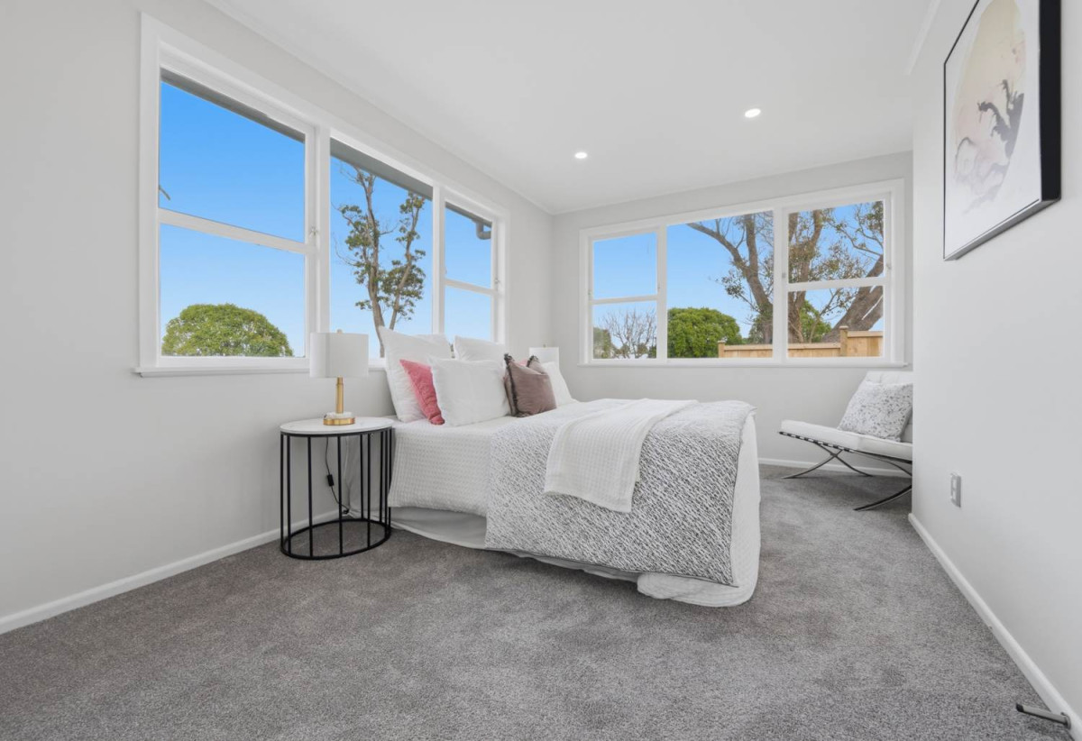 607m2 section, Renovated 4 beds + study room and a Flexi room 2 baths house with garage, 1 bed + Flexi room 1 bath downstairs, close to Glen Innes Train Station, Pak’nSave, town centre, 1.2 km to Selwyn College, 1.9 km to Stonefields School, 14 Felton Mathew Avenue, St Johns, Auckland