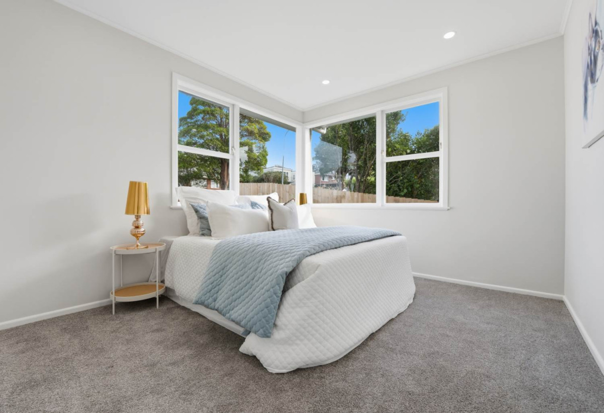 607m2 section, Renovated 4 beds + study room and a Flexi room 2 baths house with garage, 1 bed + Flexi room 1 bath downstairs, close to Glen Innes Train Station, Pak’nSave, town centre, 1.2 km to Selwyn College, 1.9 km to Stonefields School, 14 Felton Mathew Avenue, St Johns, Auckland
