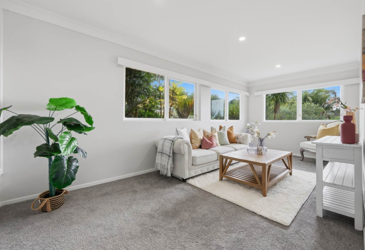 607m2 section, Renovated 4 beds + study room and a Flexi room 2 baths house with garage, 1 bed + Flexi room 1 bath downstairs, close to Glen Innes Train Station, Pak’nSave, town centre, 1.2 km to Selwyn College, 1.9 km to Stonefields School, 14 Felton Mathew Avenue, St Johns, Auckland