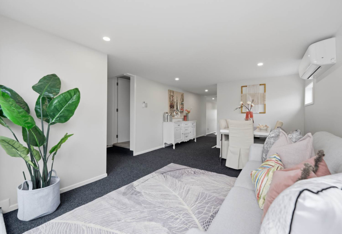 607m2 section, Renovated 4 beds + study room and a Flexi room 2 baths house with garage, 1 bed + Flexi room 1 bath downstairs, close to Glen Innes Train Station, Pak’nSave, town centre, 1.2 km to Selwyn College, 1.9 km to Stonefields School, 14 Felton Mathew Avenue, St Johns, Auckland
