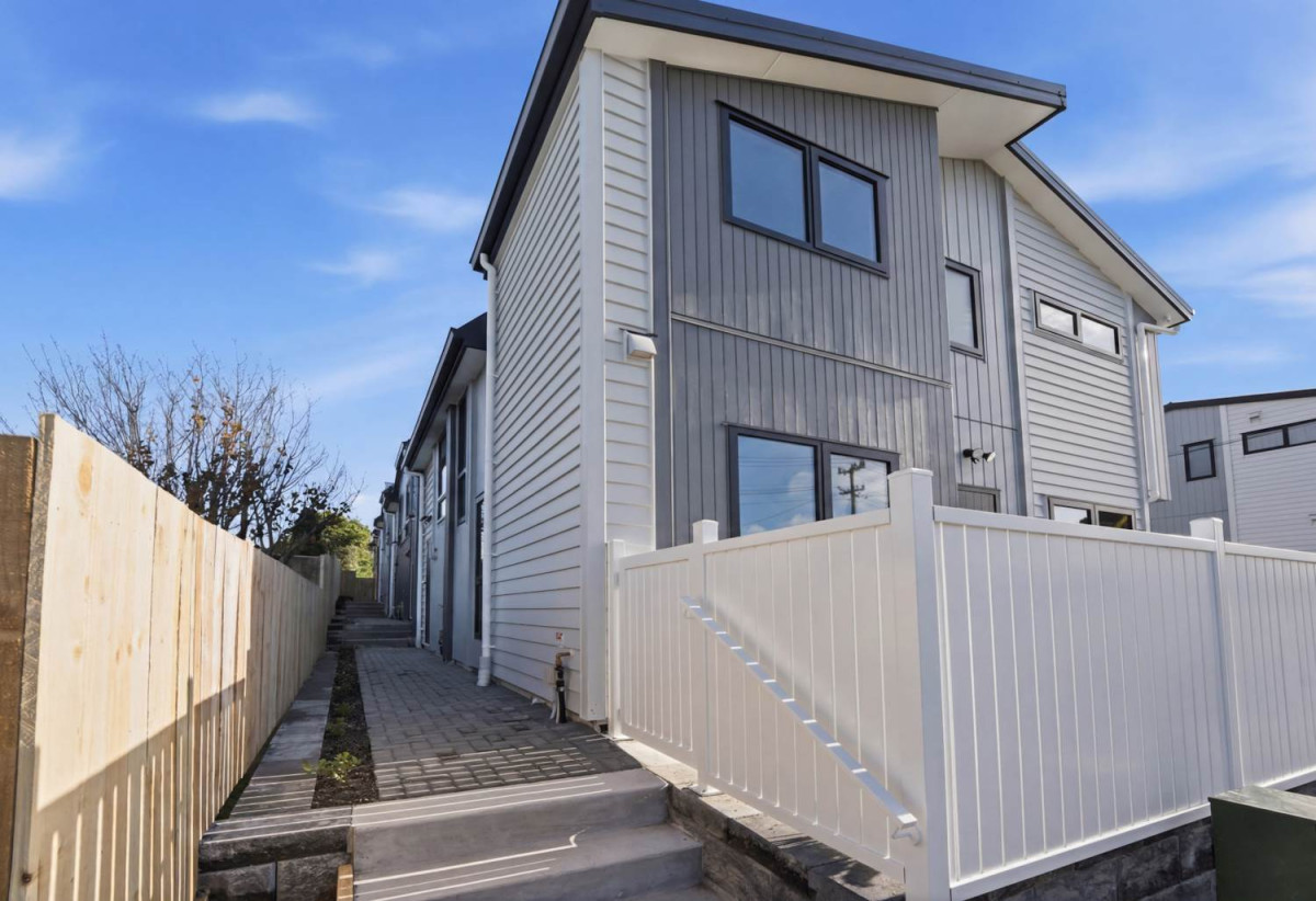 10-Years Master Builder Warranty, Brandnew 1 bed + Flxi room 1 bath townhouse, Walk to restaurants, bus stops, train stations, and supermarkets, 0.7 km to Stanhope Road School, 3/12 Lunn Avenue, Mt Wellington, Auckland