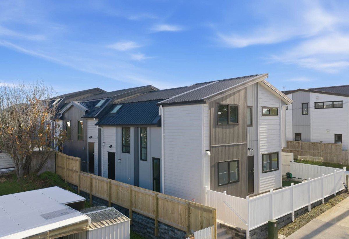 10-Years Master Builder Warranty, Brandnew 1 bed + Flxi room 1 bath townhouse, Walk to restaurants, bus stops, train stations, and supermarkets, 0.7 km to Stanhope Road School, 3/12 Lunn Avenue, Mt Wellington, Auckland