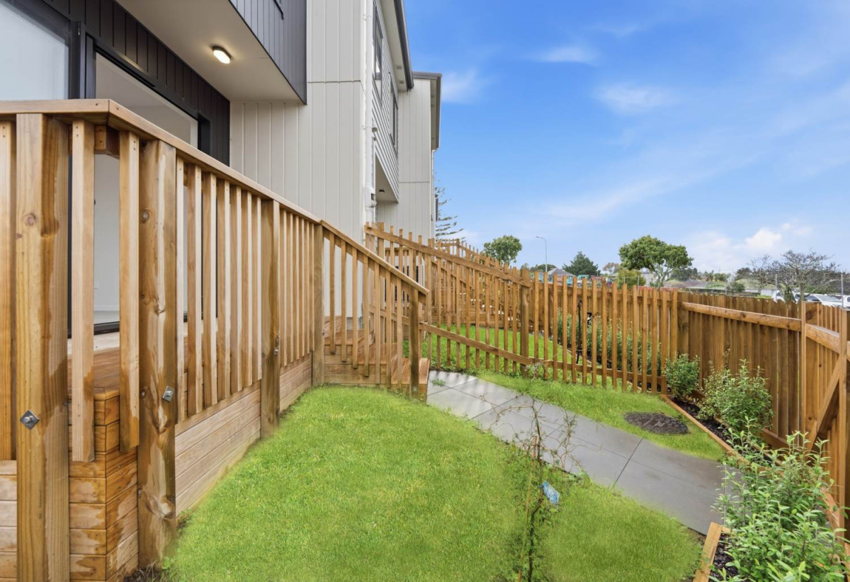 Brandnew freehold 3 beds 2.5 baths home with car park, Walking distance to Glen Innes Train Station, town centre, 0.4 km to Glen Innes School, 0.7 km to Tamaki College, 0.9 km to Glen Taylor School, 15/48 Epping Street, Glen Innes, Auckland